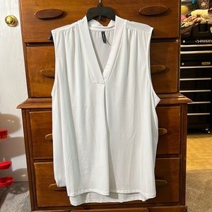 Sleeveless blouse 2x